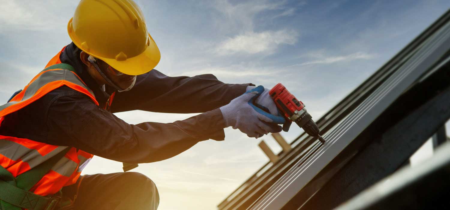 Roofer work in Roofer work in